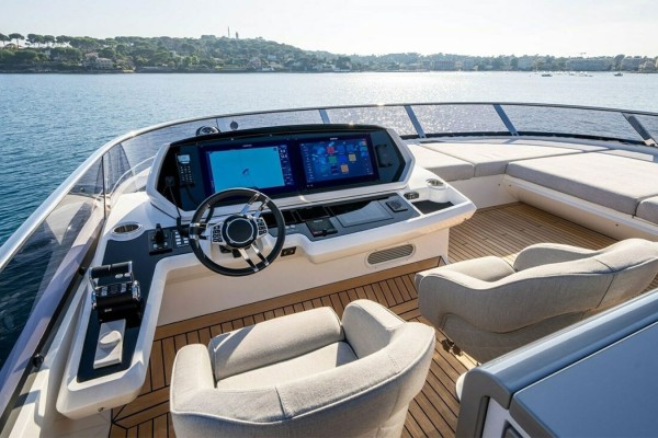 2022 Sunseeker 90 Ocean
