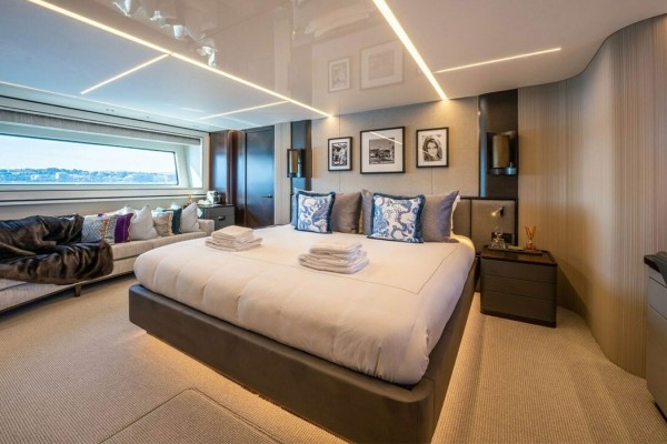 2022 Sunseeker 90 Ocean