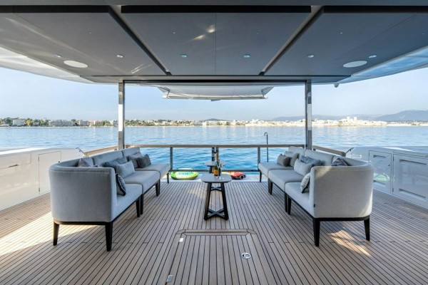 2022 Sunseeker 90 Ocean