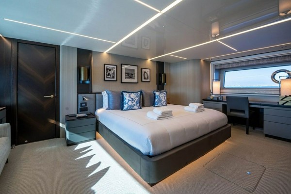 2022 Sunseeker 90 Ocean