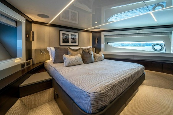 2022 Sunseeker 90 Ocean