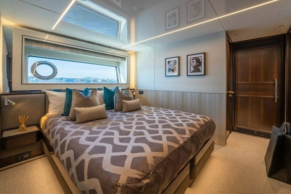 2022 Sunseeker 90 Ocean
