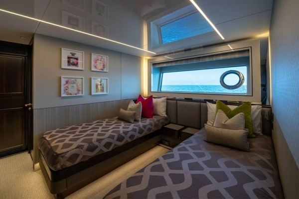 2022 Sunseeker 90 Ocean