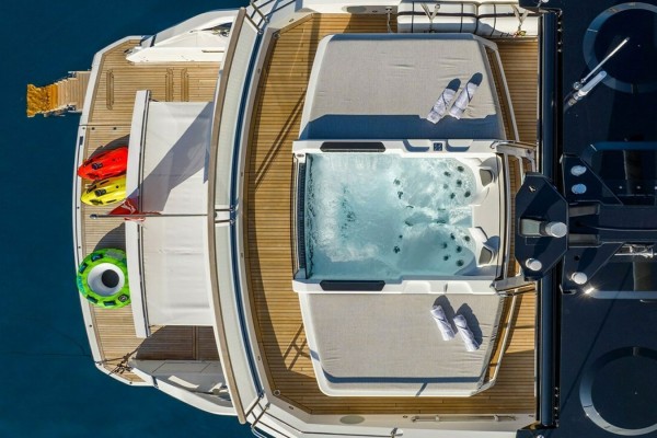 2022 Sunseeker 90 Ocean