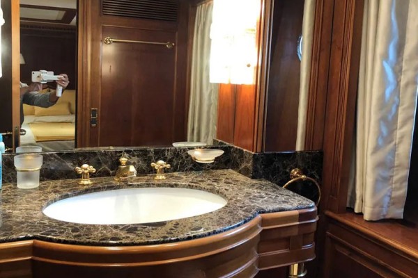 2010 Benetti Tradition 100