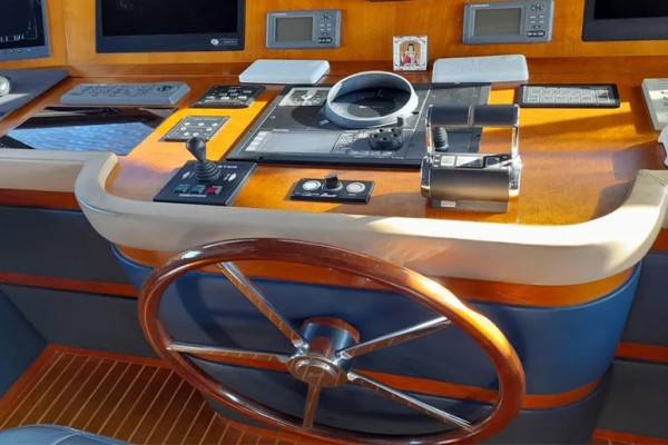2010 Benetti Tradition 100