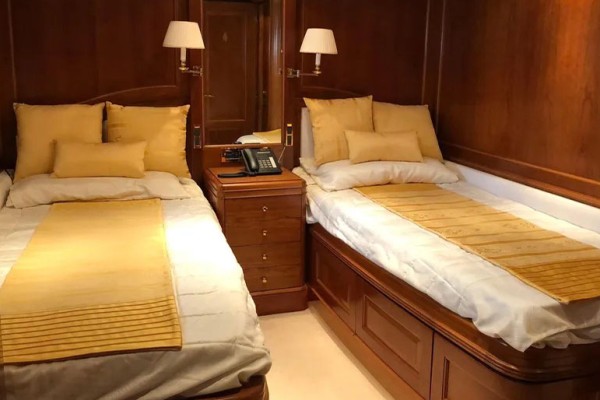 2010 Benetti Tradition 100
