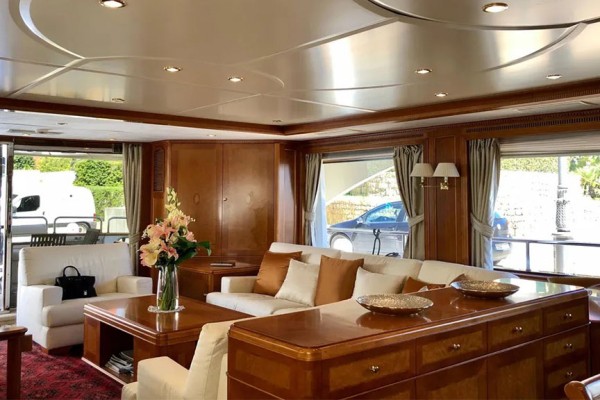 2010 Benetti Tradition 100