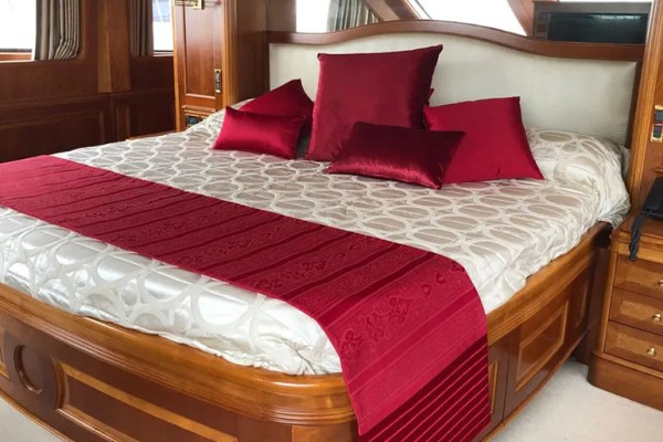 2010 Benetti Tradition 100
