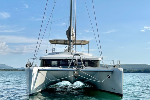 2021 Lagoon 52F
