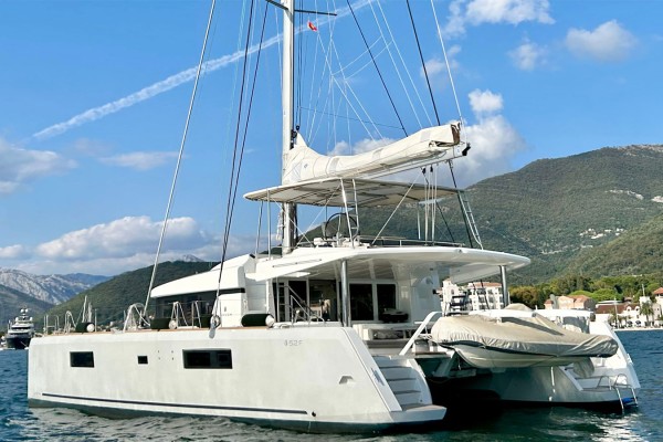 2021 Lagoon 52F