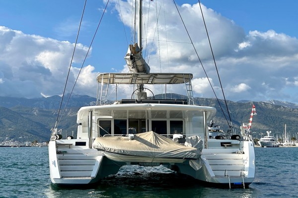 2021 Lagoon 52F