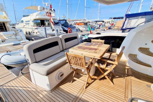 2010 Sunseeker Manhattan 52
