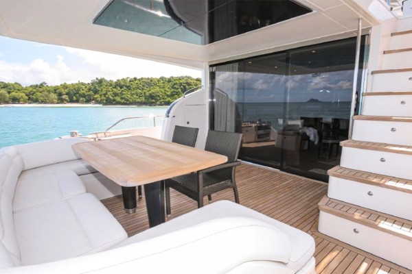 2015 Princess 82