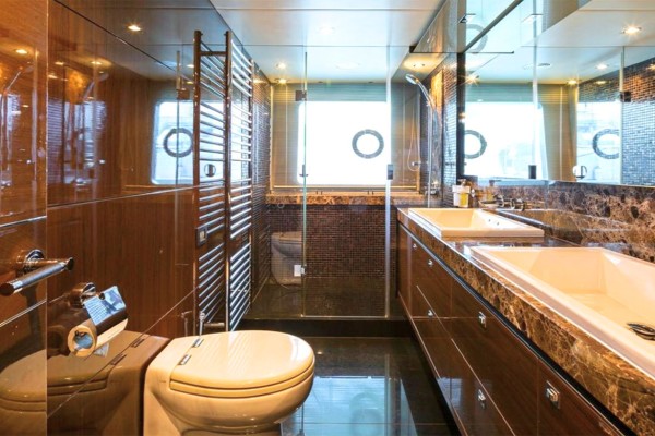 2015 Princess 82