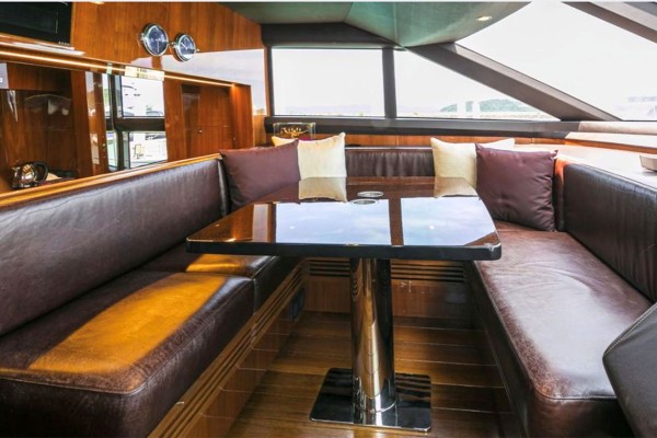 2015 Princess 82