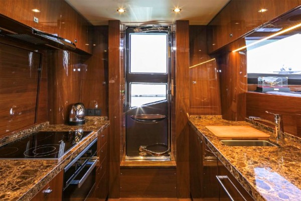 2015 Princess 82