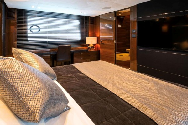 2015 Princess 82