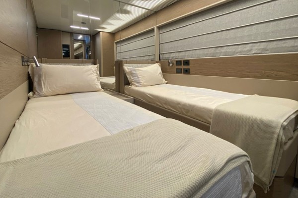 2021 Ferretti 920