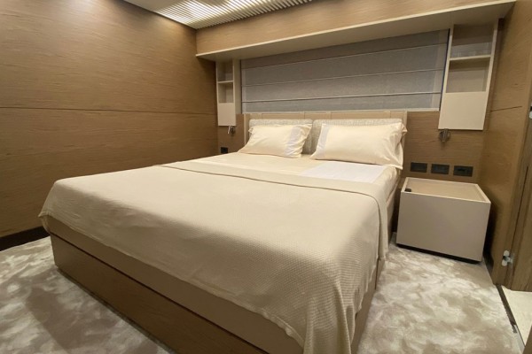 2021 Ferretti 920