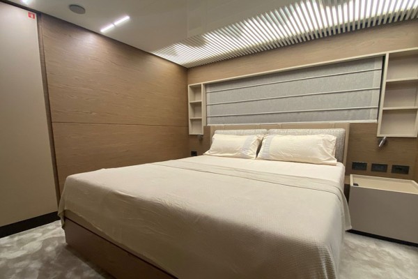 2021 Ferretti 920