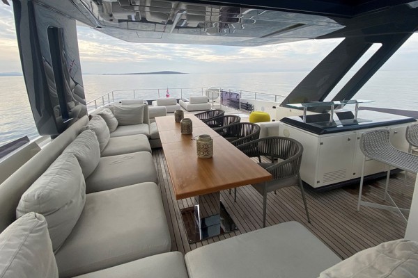 2021 Ferretti 920