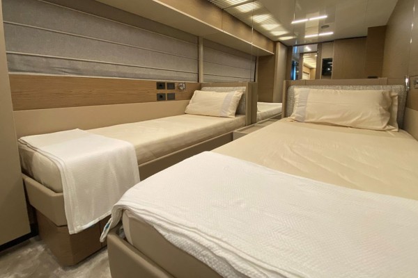 2021 Ferretti 920