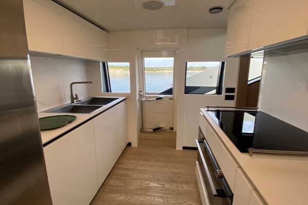 2021 Ferretti 920
