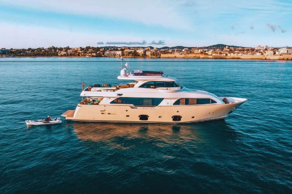 2013 Custom Line Navetta 26