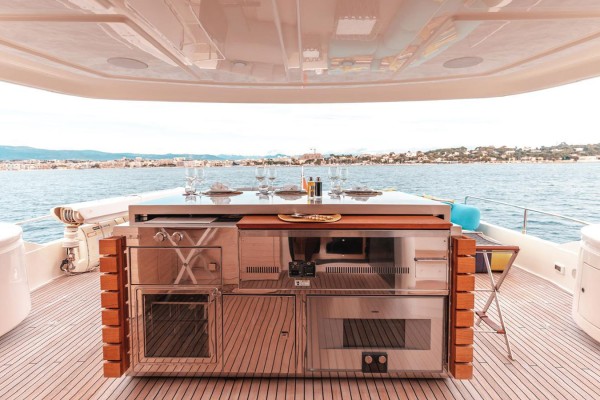 2013 Custom Line Navetta 26