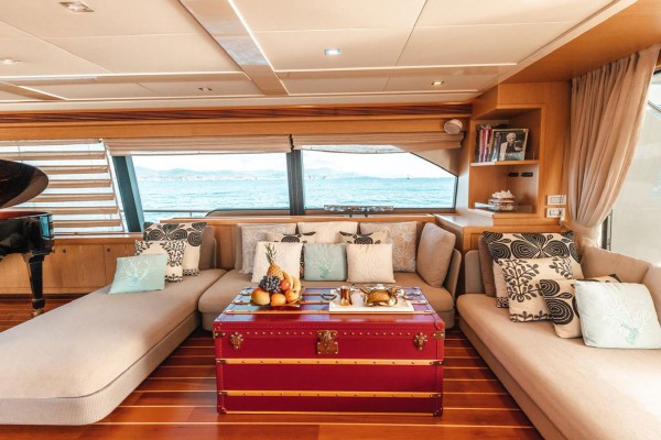2013 Custom Line Navetta 26