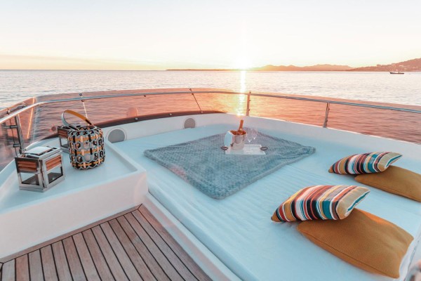 2013 Custom Line Navetta 26
