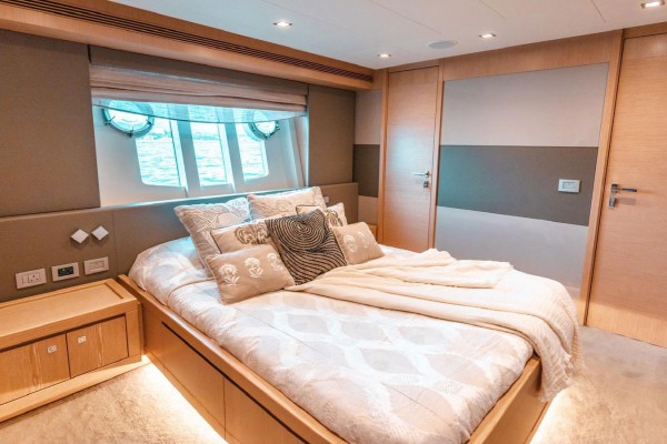 2013 Custom Line Navetta 26