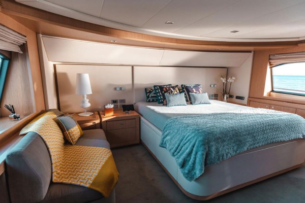 2013 Custom Line Navetta 26
