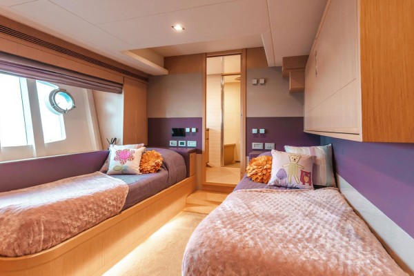 2013 Custom Line Navetta 26