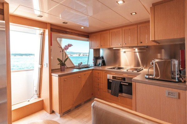 2013 Custom Line Navetta 26