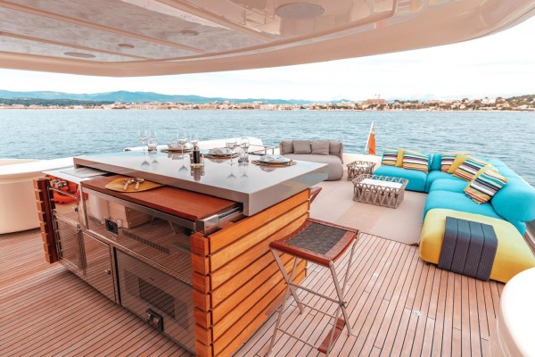 2013 Custom Line Navetta 26