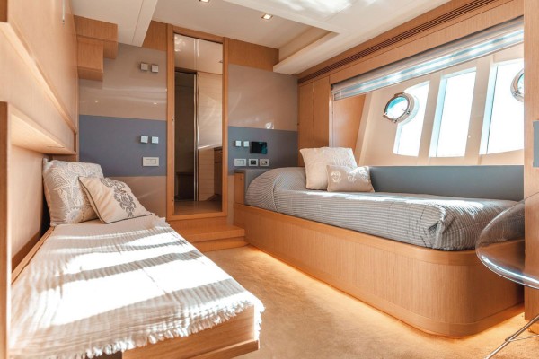 2013 Custom Line Navetta 26
