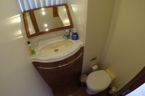 2006 Ferretti 830