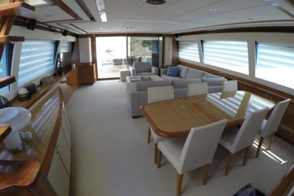 2006 Ferretti 830
