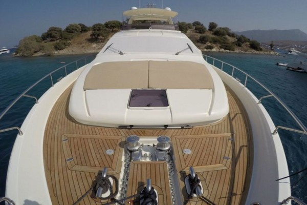 2006 Ferretti 830