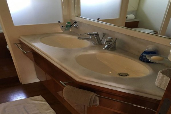 2006 Ferretti 830