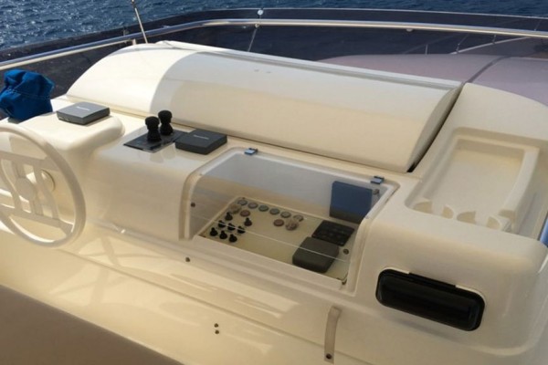 2006 Ferretti 830