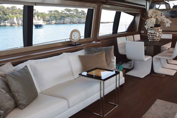 2013 Ferretti 800 HT