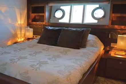 2013 Ferretti 800 HT