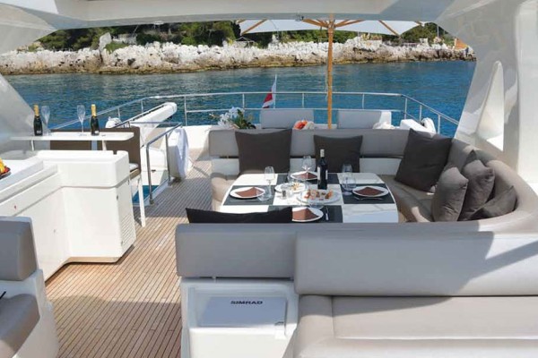 2013 Ferretti 800 HT