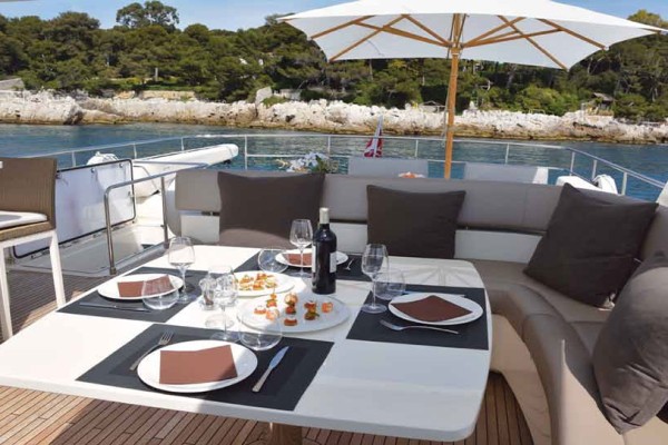 2013 Ferretti 800 HT
