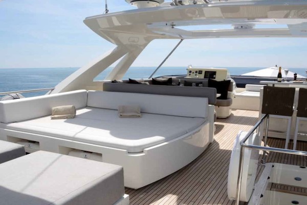 2013 Ferretti 800 HT