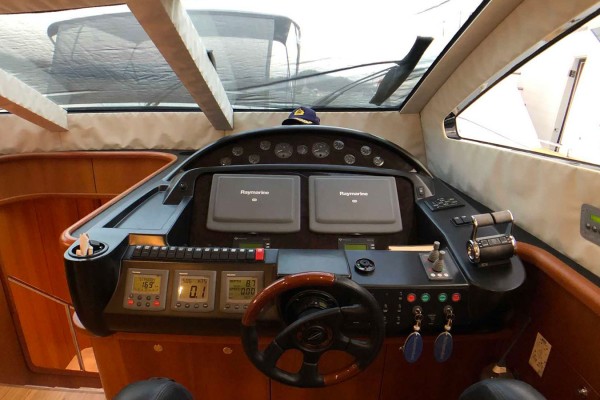2007 Sunseeker 75 Yachts