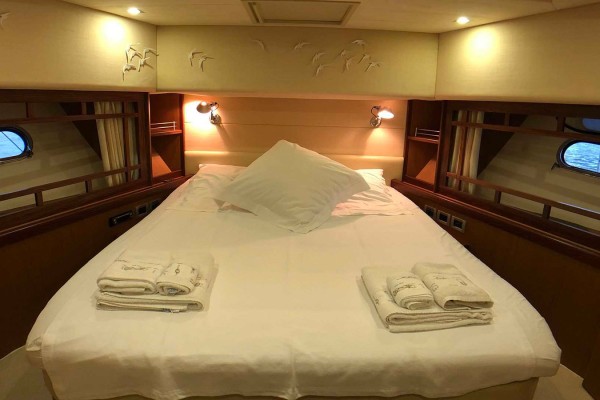 2007 Ferretti 731